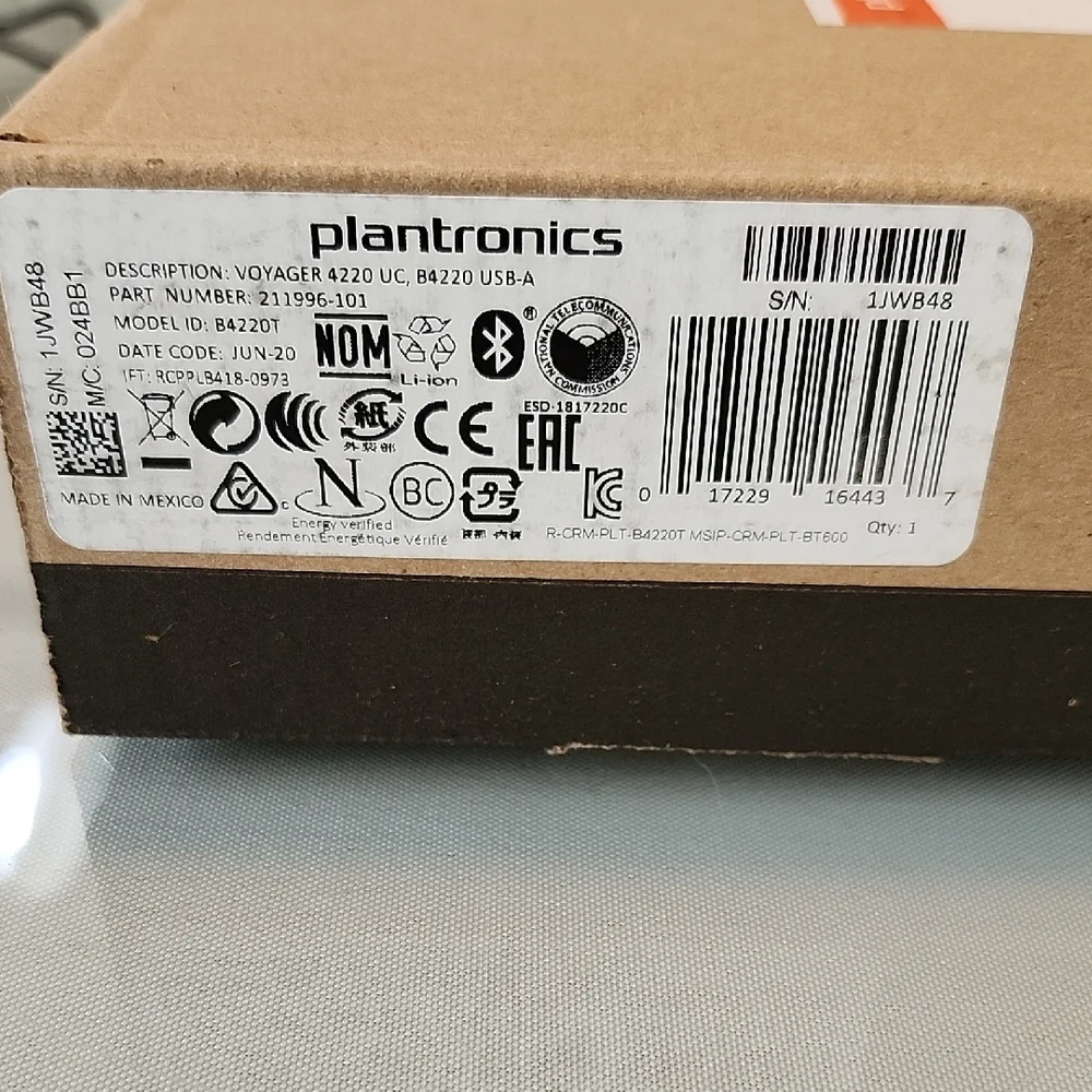 Plantronics Voyager 4220 UC Wireless Bluetooth Headset LIKE NEW